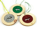 Christbaumschmuck aus Zirbenholz mit Rentier
